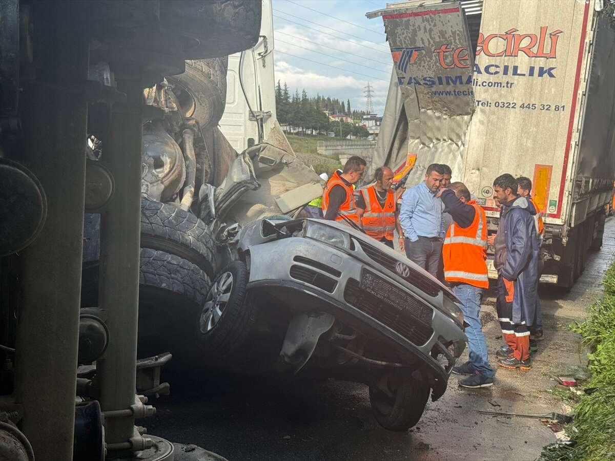 Otoyolda can pazarı! 2 TIR, tanker ve otomobil çarpıştı, 2 can kaybı var 4